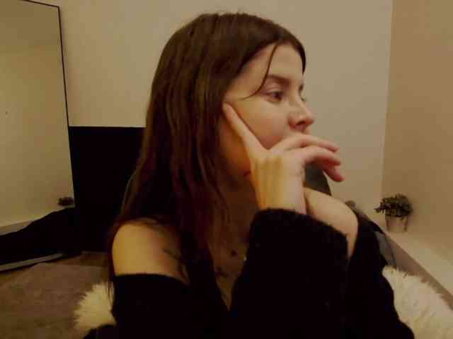 AryaJoliee