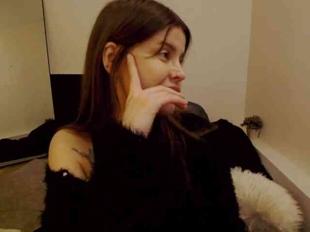 AryaJoliee
