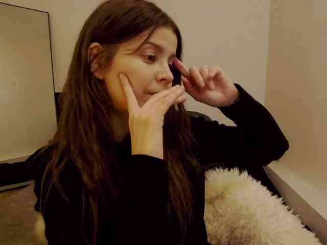 AryaNoiree webcam