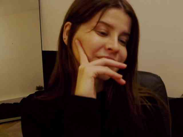 AryaJoliee