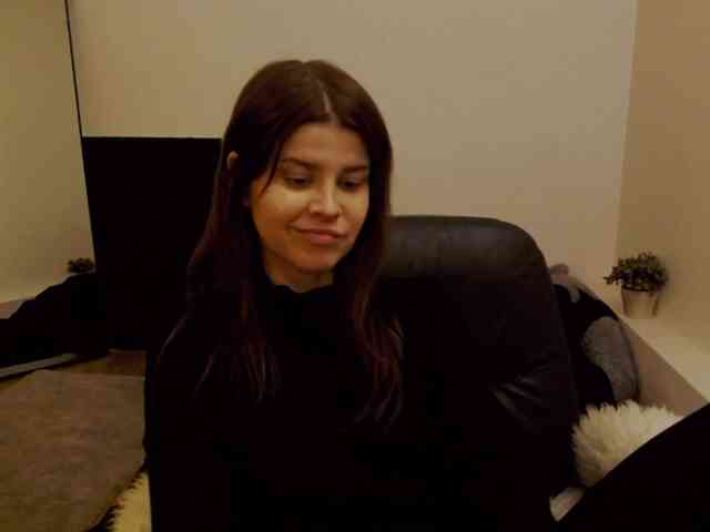 AryaJoliee