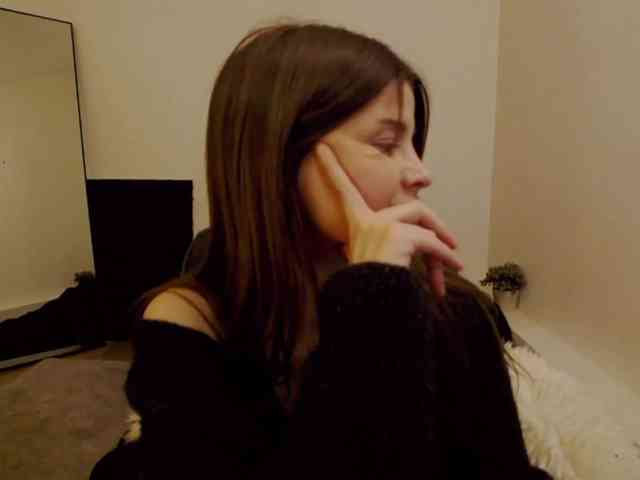 AryaJoliee