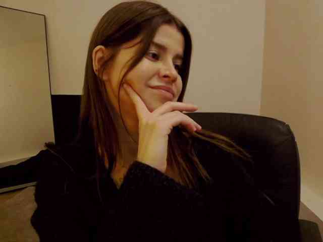 AryaJoliee