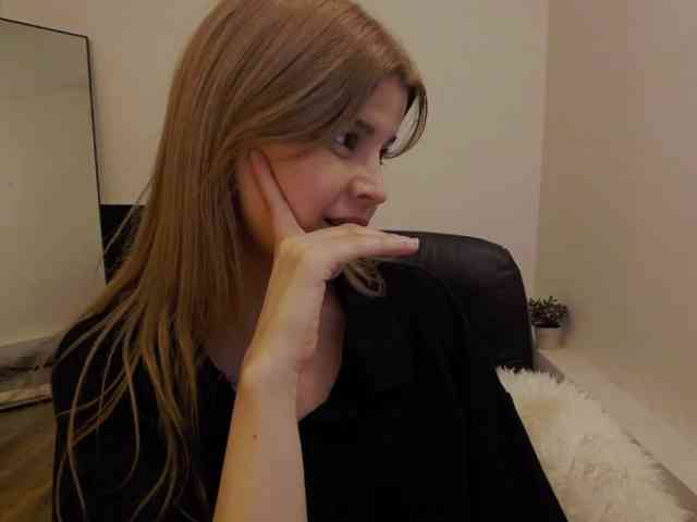 AryaNoiree webcam