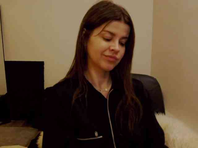 AryaJoliee
