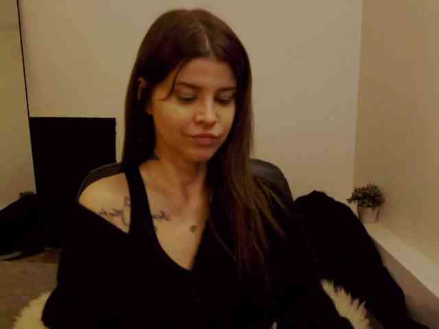 AryaJoliee