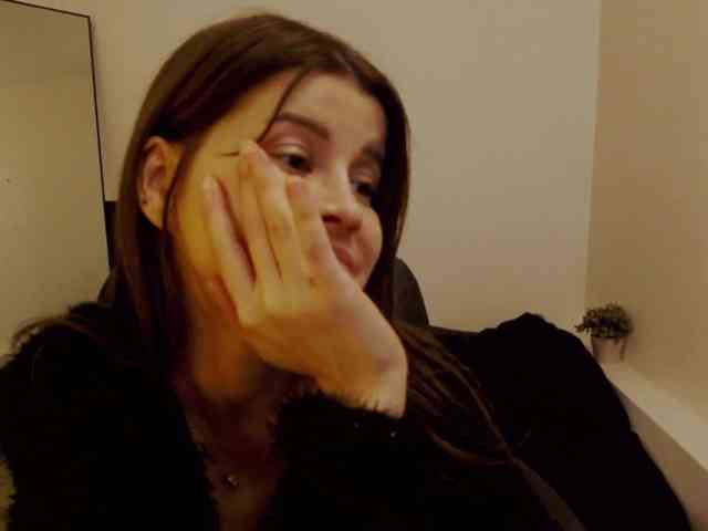 AryaJoliee