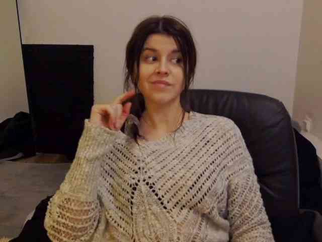 AryaJoliee