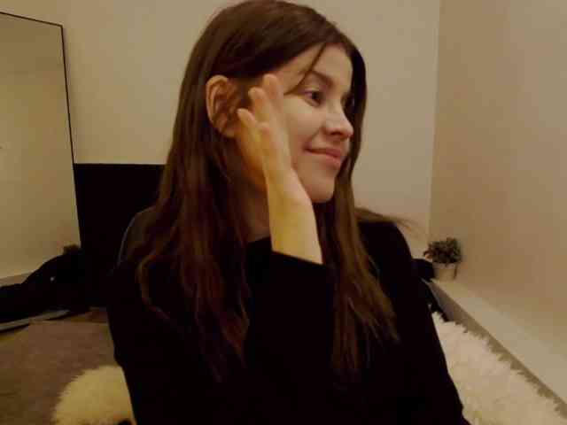 AryaNoiree webcam