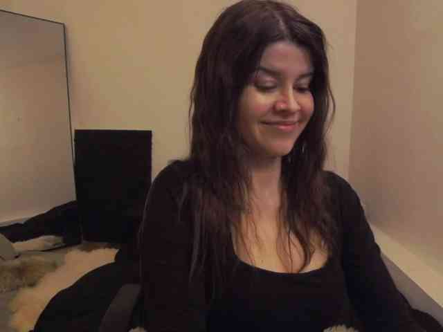 AryaJoliee