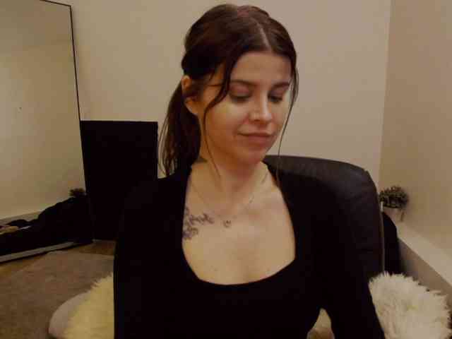 AryaJoliee