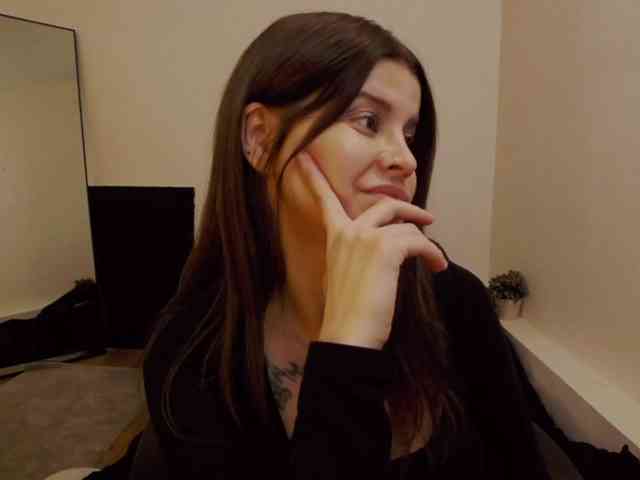 AryaJoliee