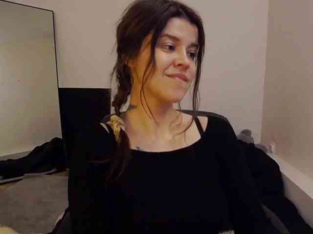 AryaJoliee