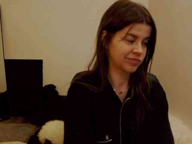 AryaJoliee