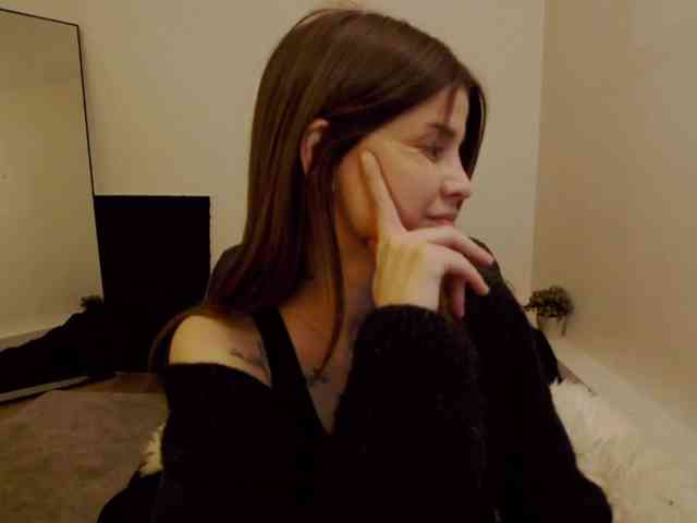 AryaJoliee