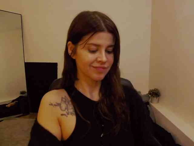 AryaJoliee