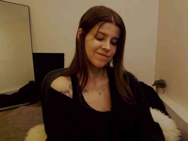 AryaJoliee