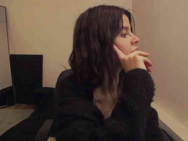 AryaJoliee