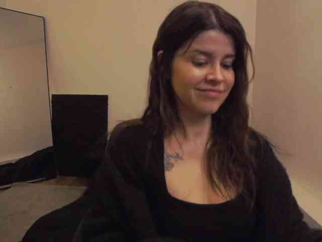 AryaJoliee