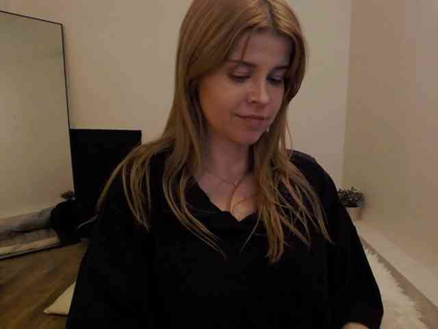 AryaNoiree webcam
