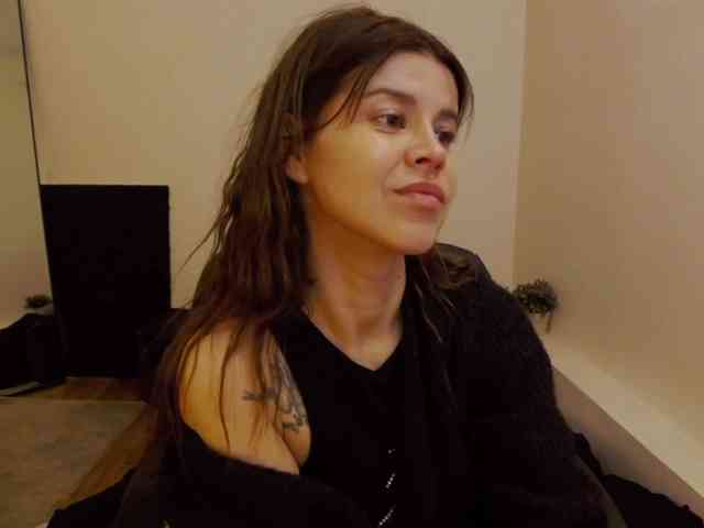 AryaJoliee