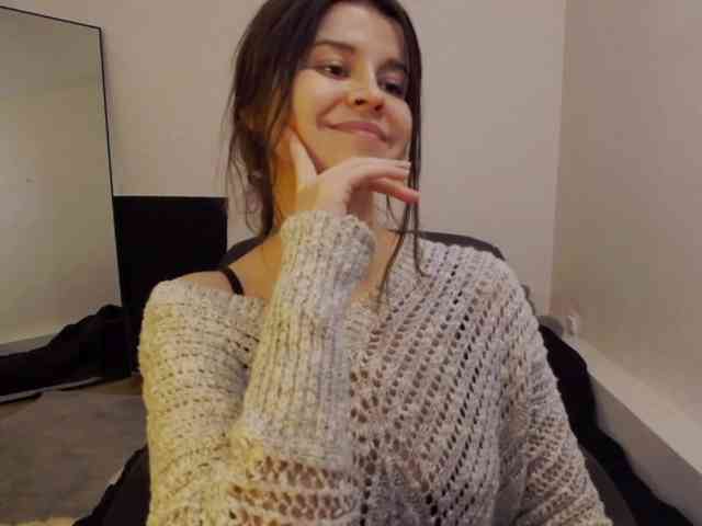 AryaJoliee