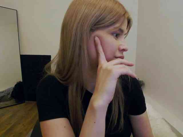 AryaNoiree webcam