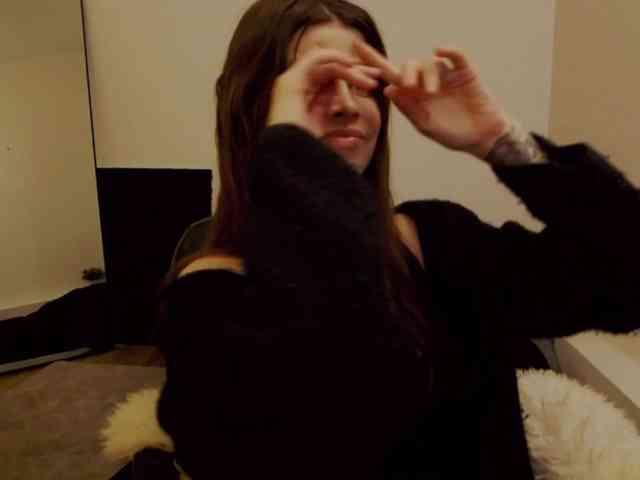 AryaJoliee