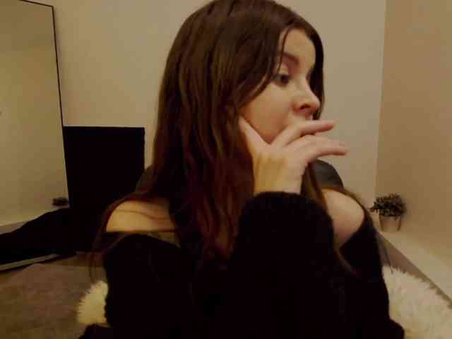 AryaJoliee