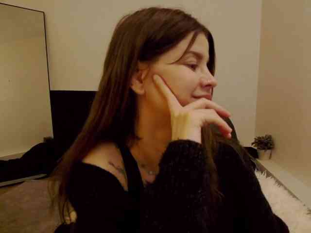 AryaNoiree webcam