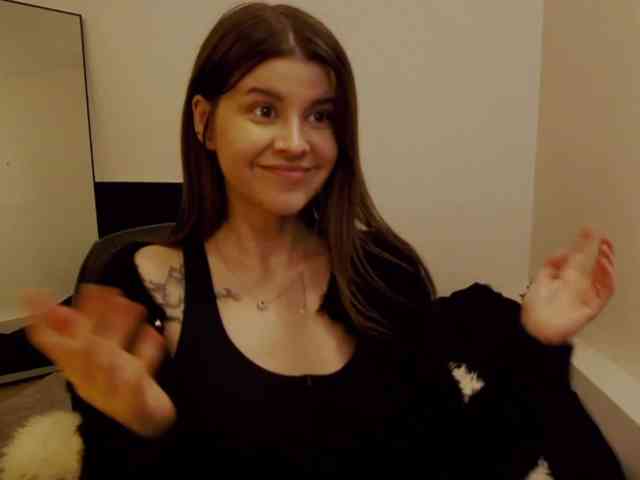 AryaJoliee