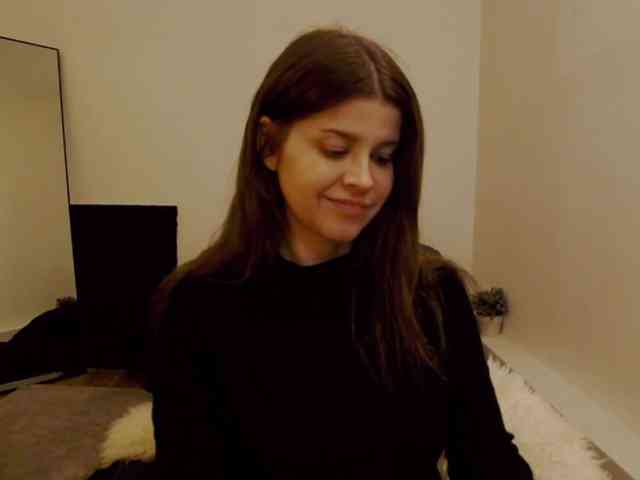 AryaJoliee