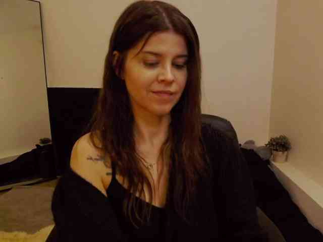 AryaJoliee