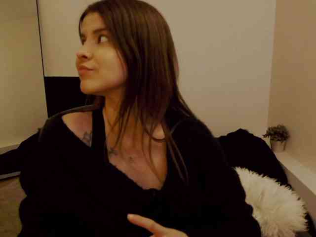 AryaJoliee