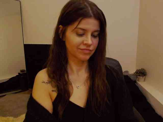AryaJoliee