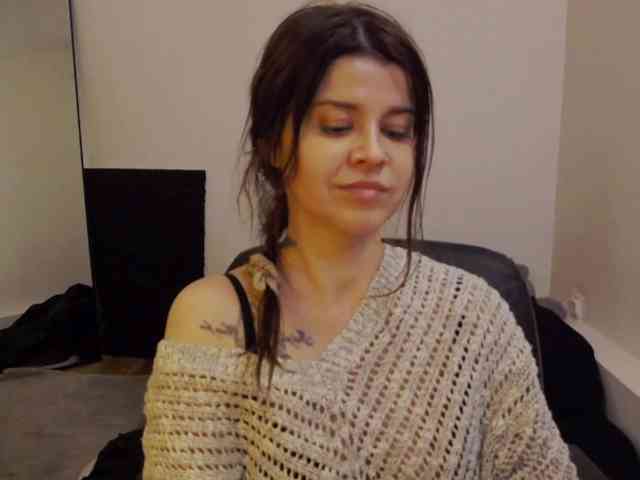 AryaJoliee