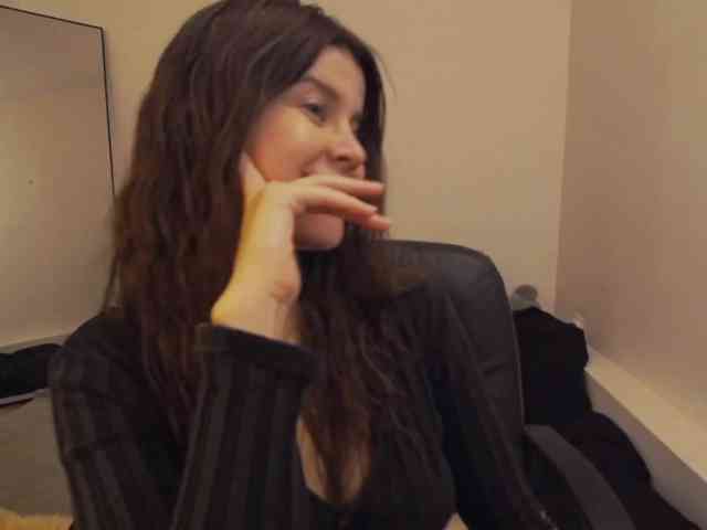 AryaJoliee