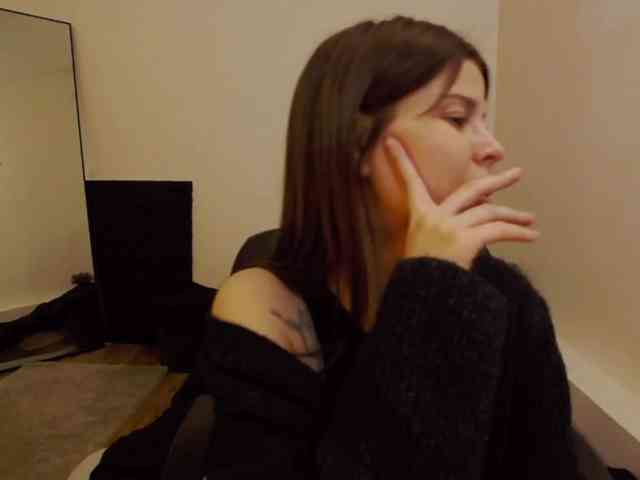 AryaJoliee