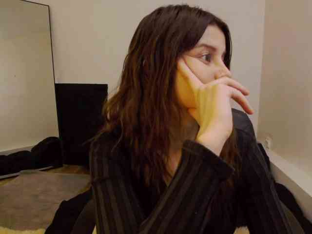 AryaJoliee
