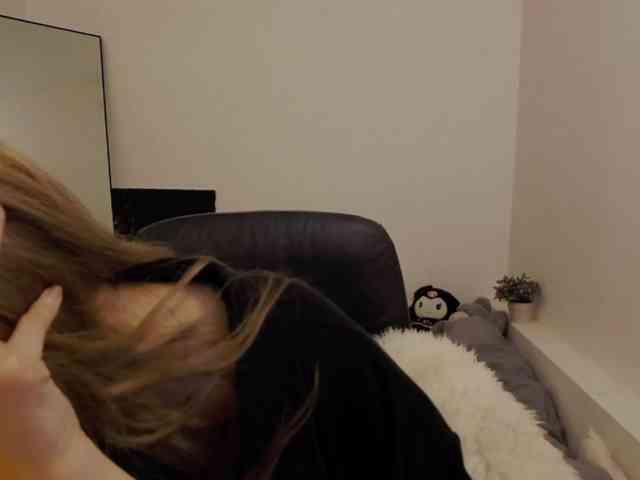 AryaNoiree webcam
