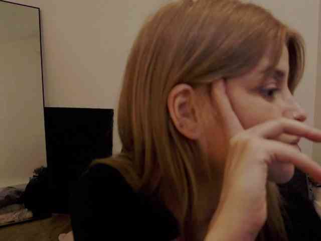 AryaNoiree webcam