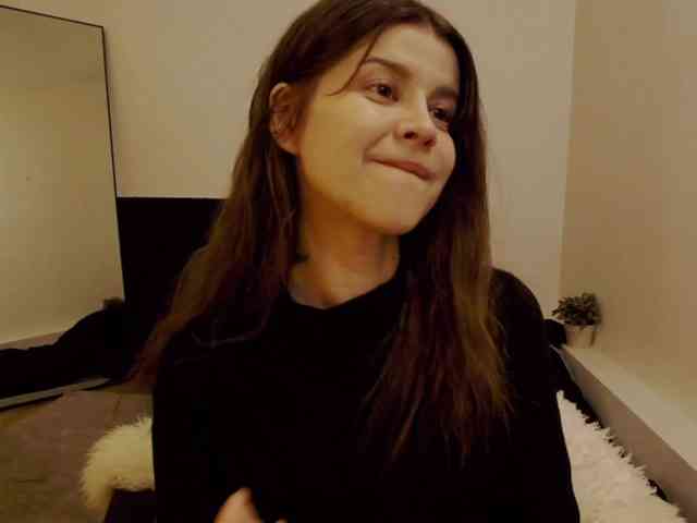 AryaNoiree webcam
