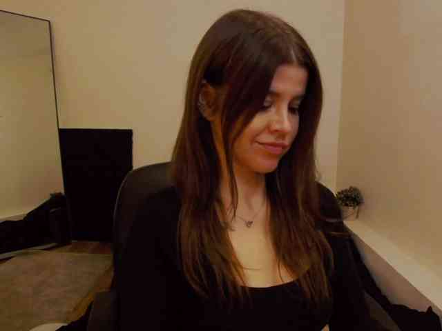 AryaJoliee