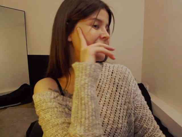 AryaJoliee