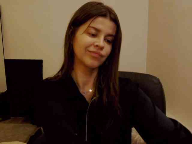 AryaJoliee