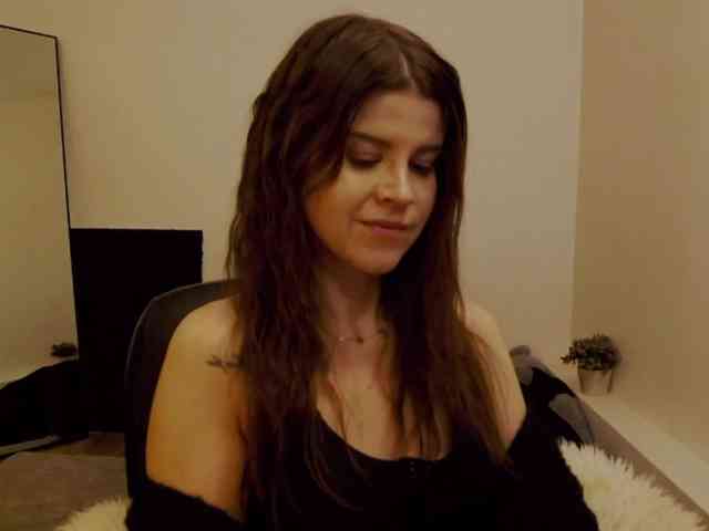 AryaJoliee