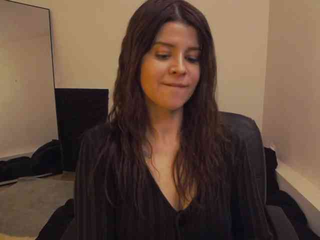 AryaJoliee