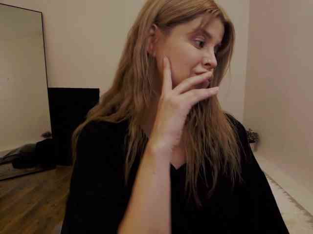 AryaNoiree webcam