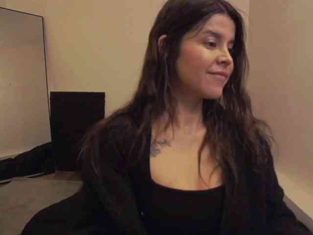 AryaJoliee