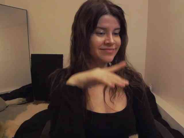 AryaJoliee